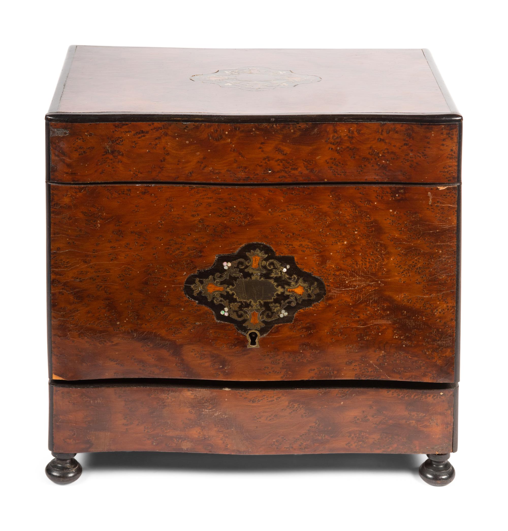 A Napoleon III Burlwood Cave à Liqueur