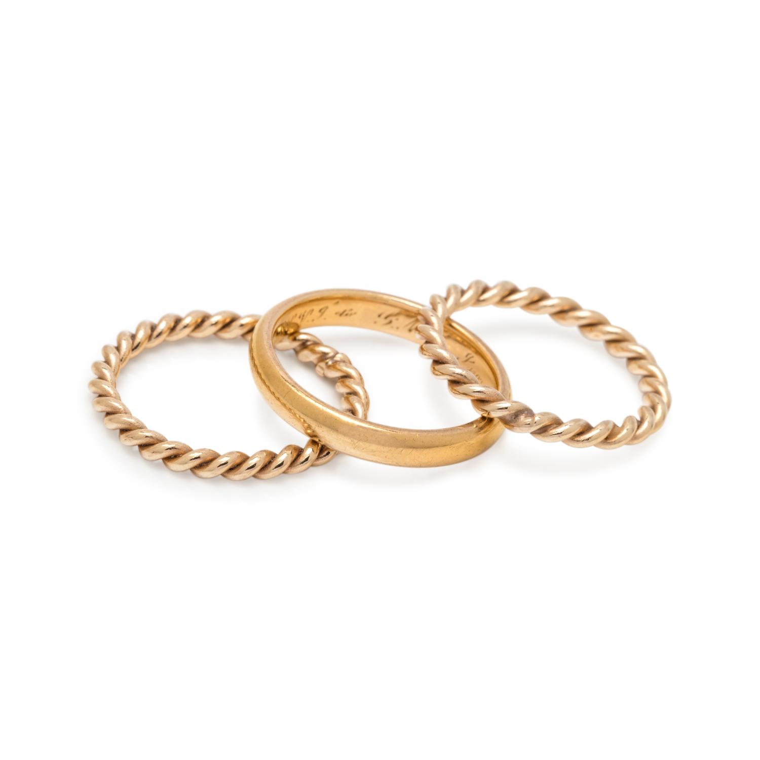 COLLECTION OF YELLOW GOLD RINGS