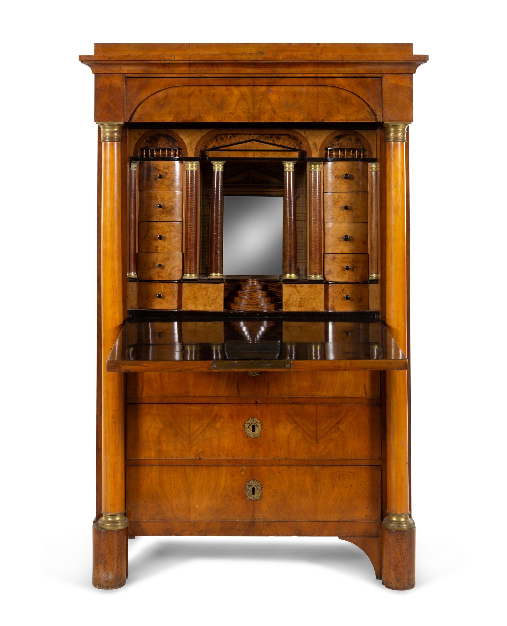 A Biedermeier Burl Veneer Secrétaire à Abattant