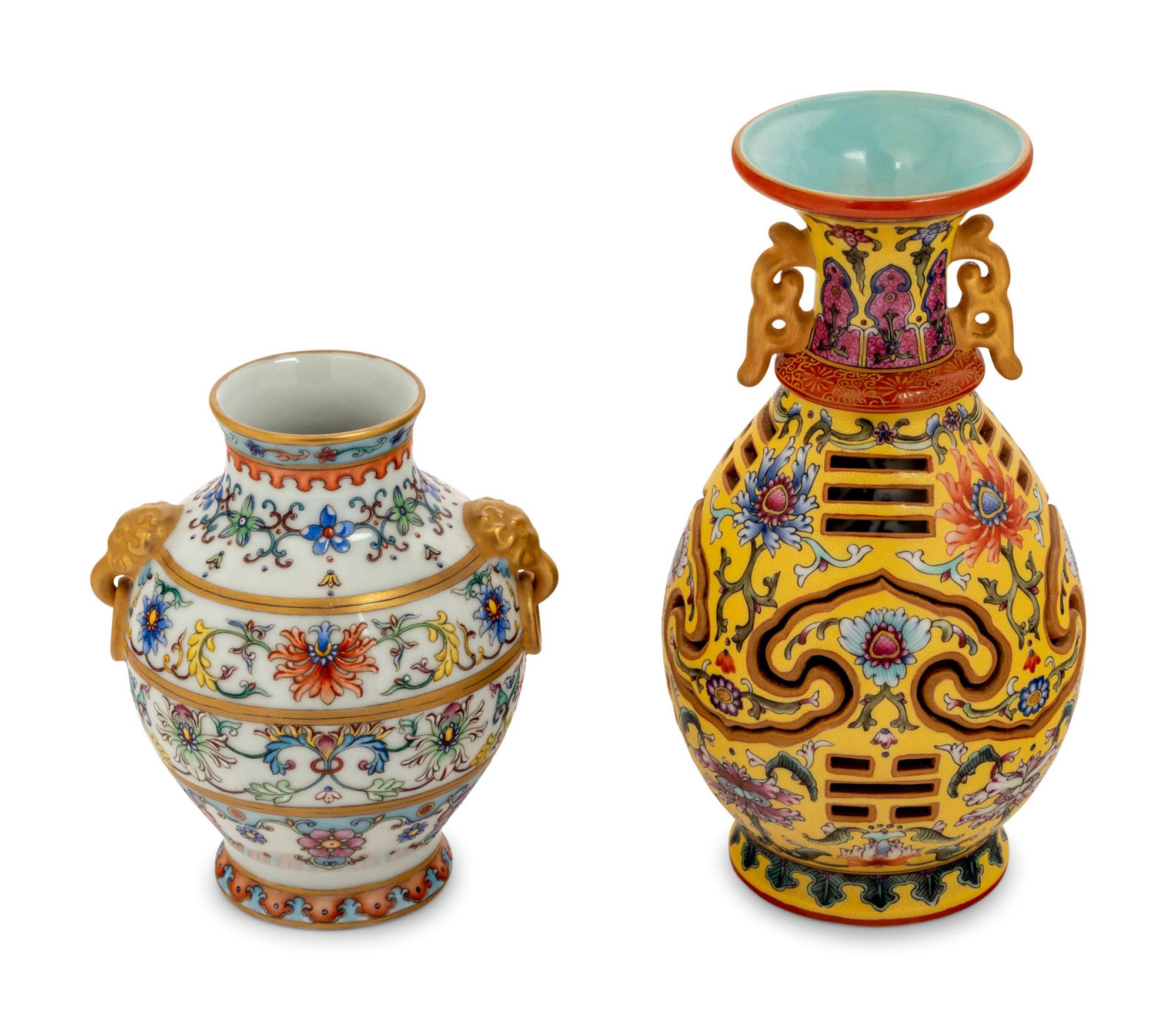 12 Chinese and Japanese Porcelain Vessels