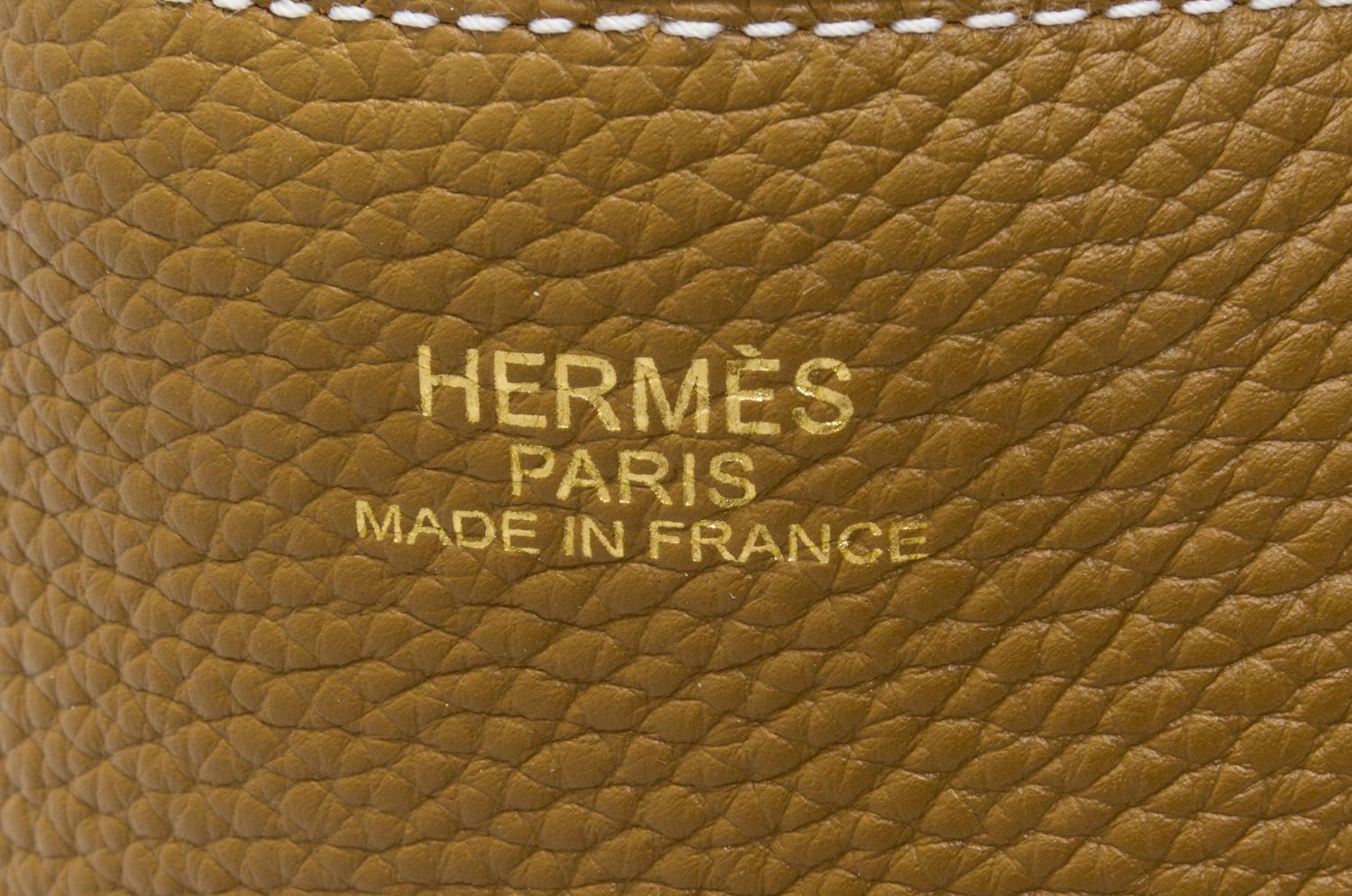 An Hermes Blanc/Chamois 45cm Taurillon Clemence Double Sens Tote, 17.5" x 15.5" x 5".