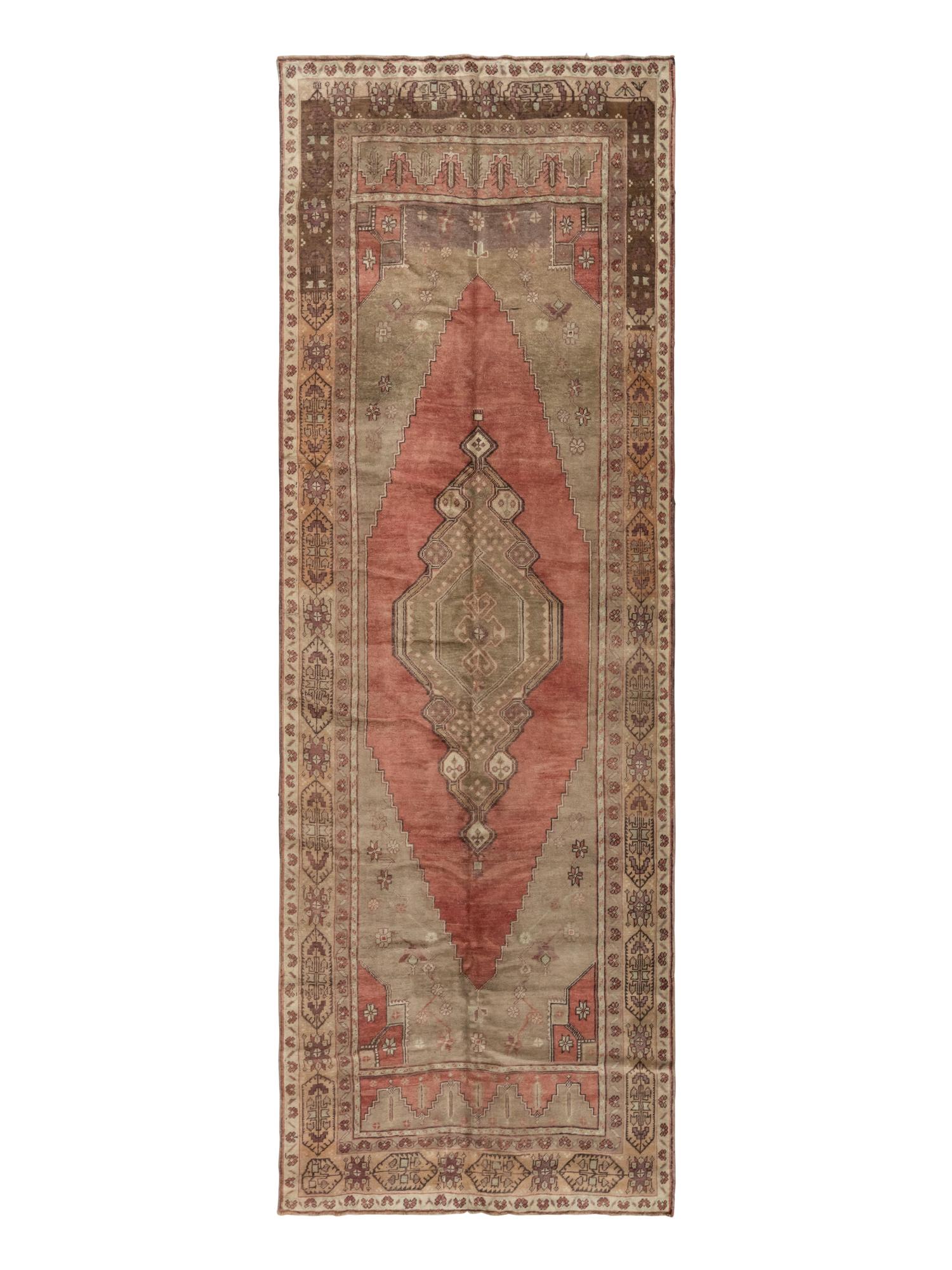 An Oushak "Corridor" Rug
