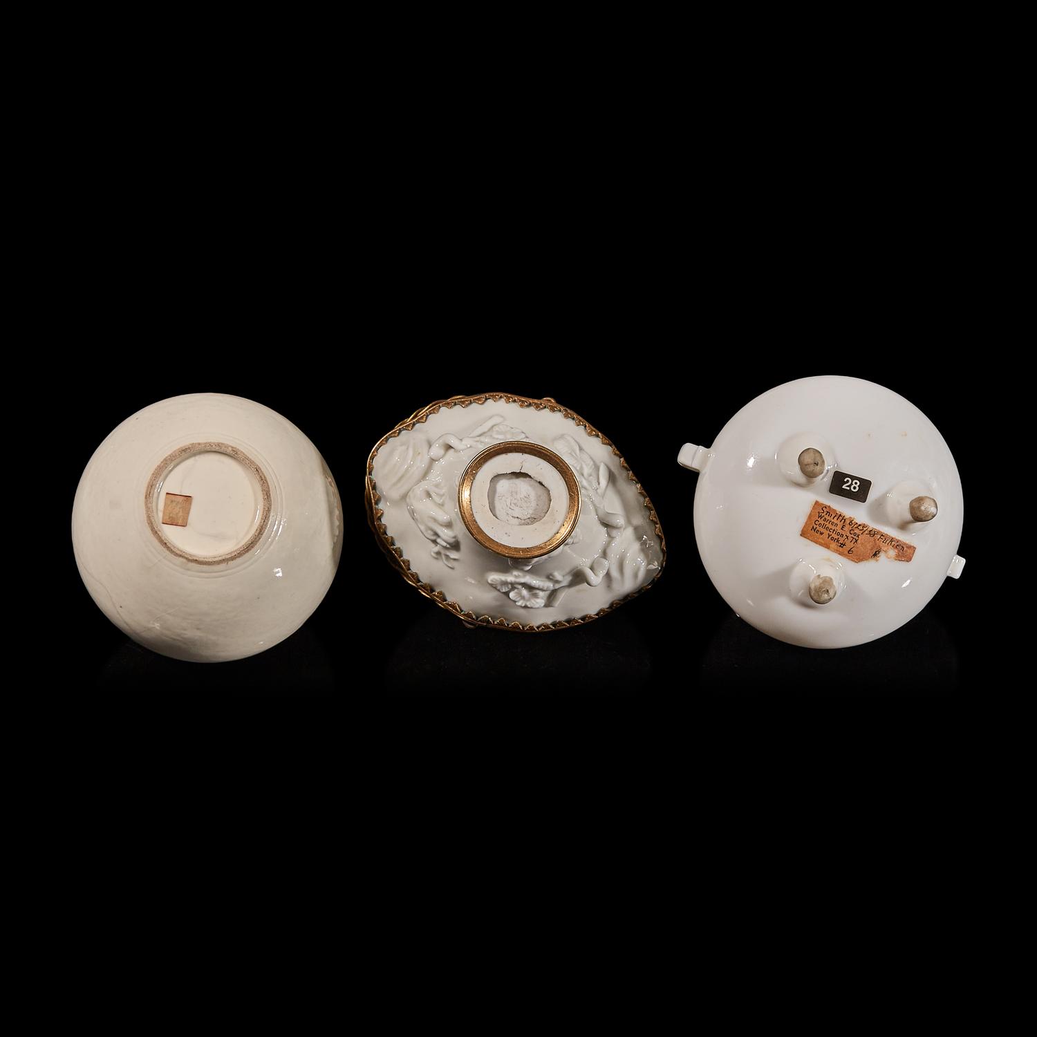 A Chinese 'Soft Paste' Water Coupe and Two Small Dehua Porcelain Items, 17th to18th Century 清早期 白釉水呈、香爐及德化杯各一