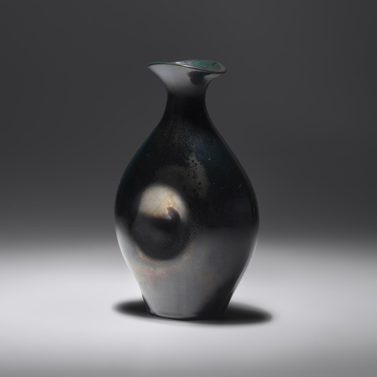 Belly Button vase, 1983