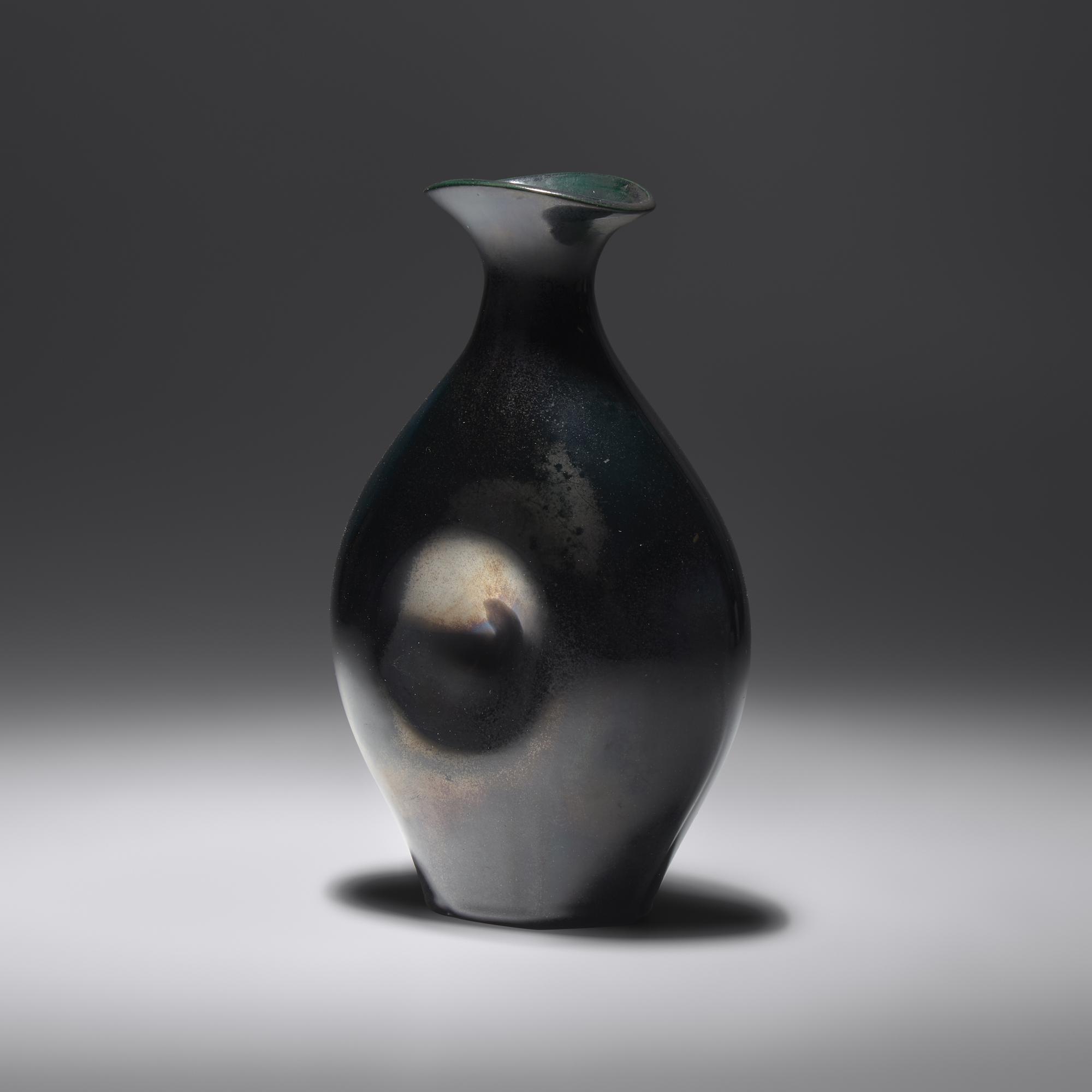 Belly Button vase, 1983