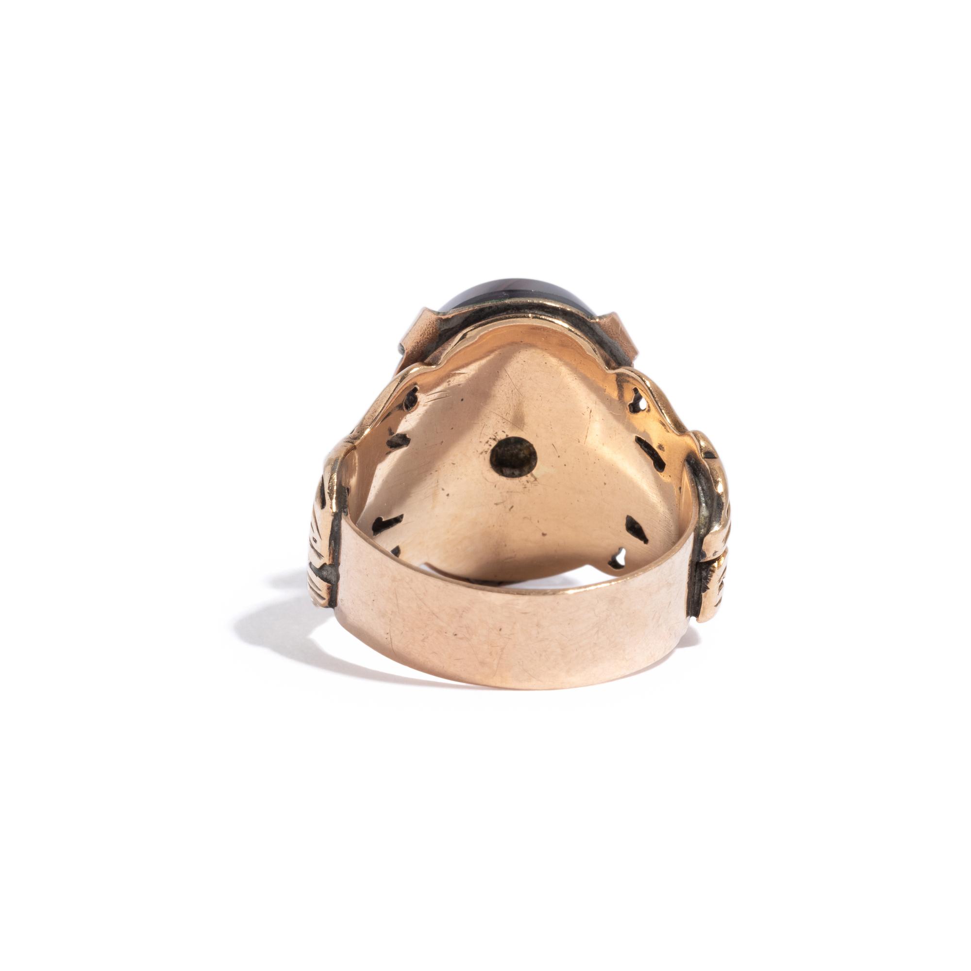 ANTIQUE, YELLOW GOLD AND AGATE RING