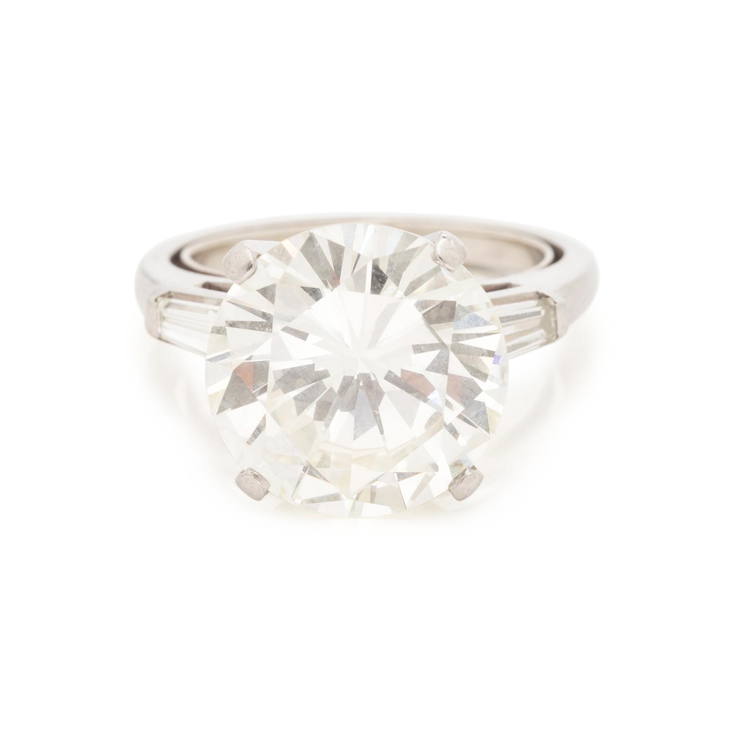 DIAMOND RING