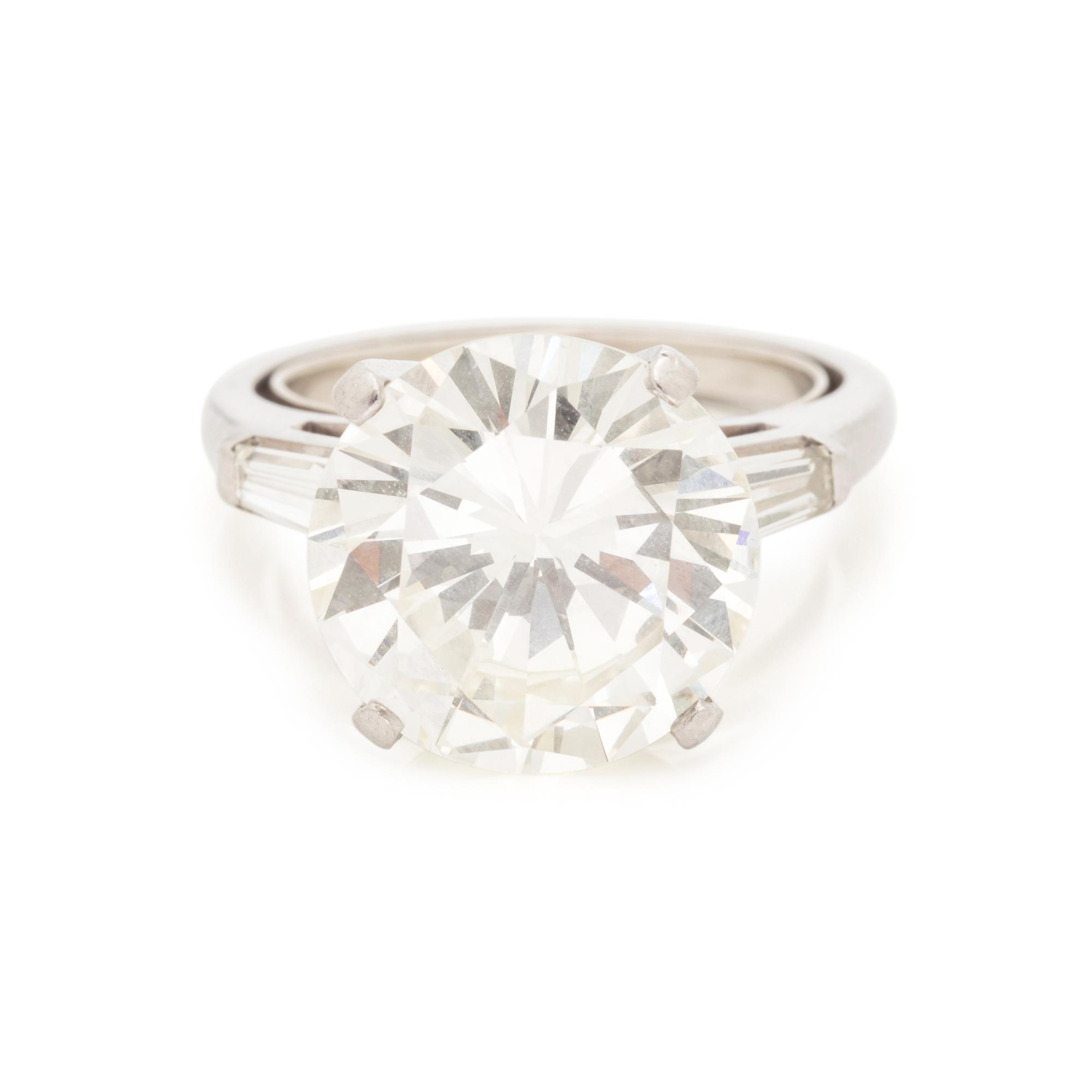 DIAMOND RING
