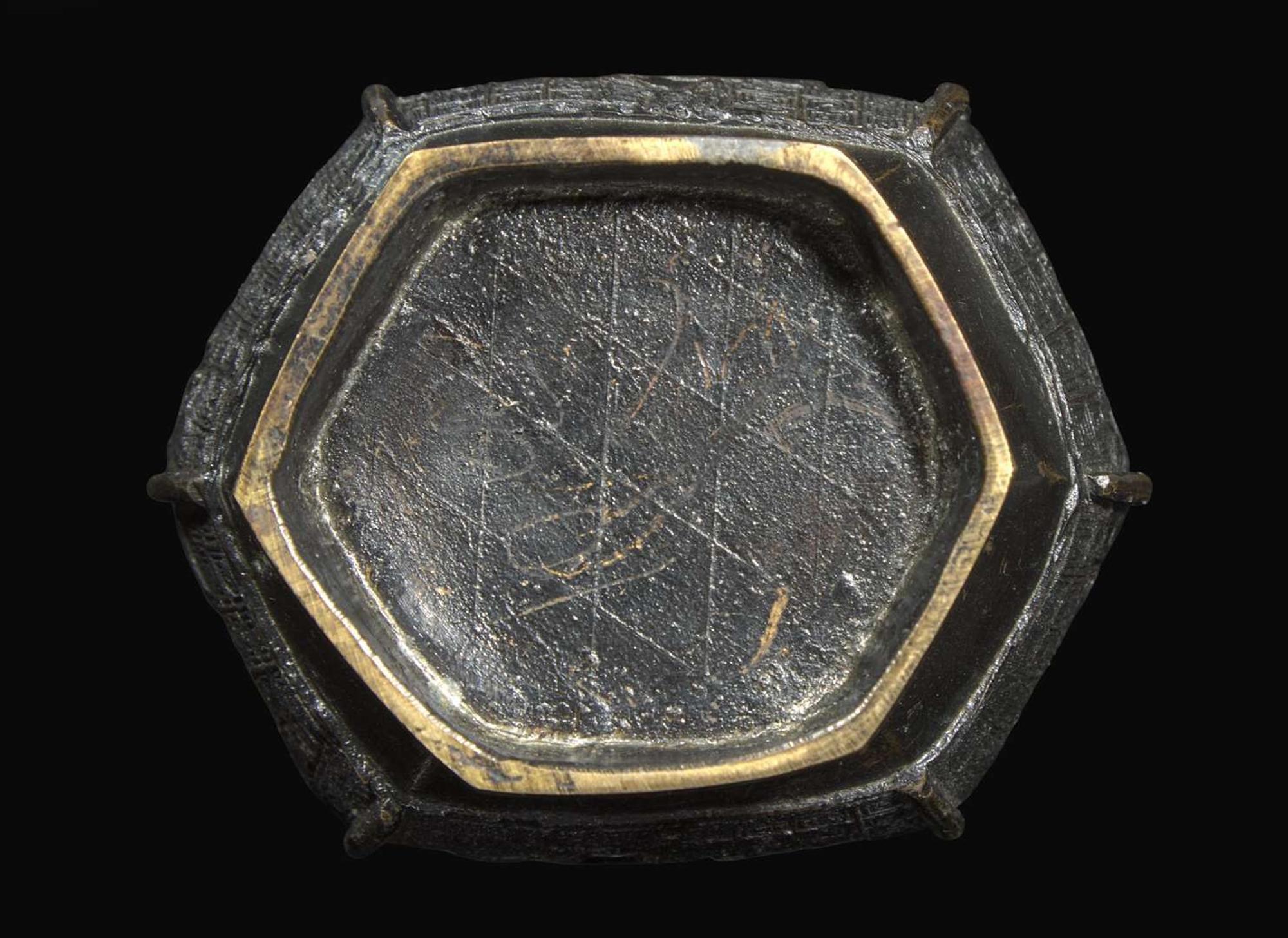 A Chinese patinated bronze hexagonal vase, Yuan to Ming Dynasty 加漆六方銅瓶 元或明