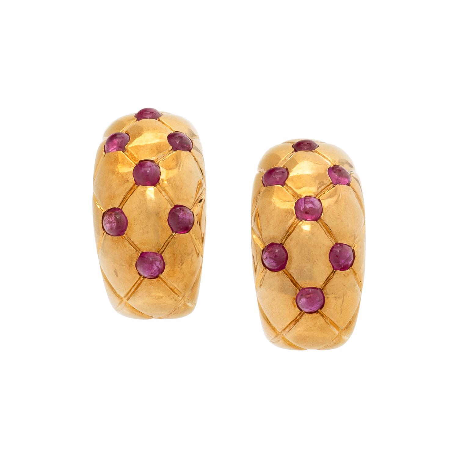 YELLOW GOLD AND RUBY QUILTED EARRINGS