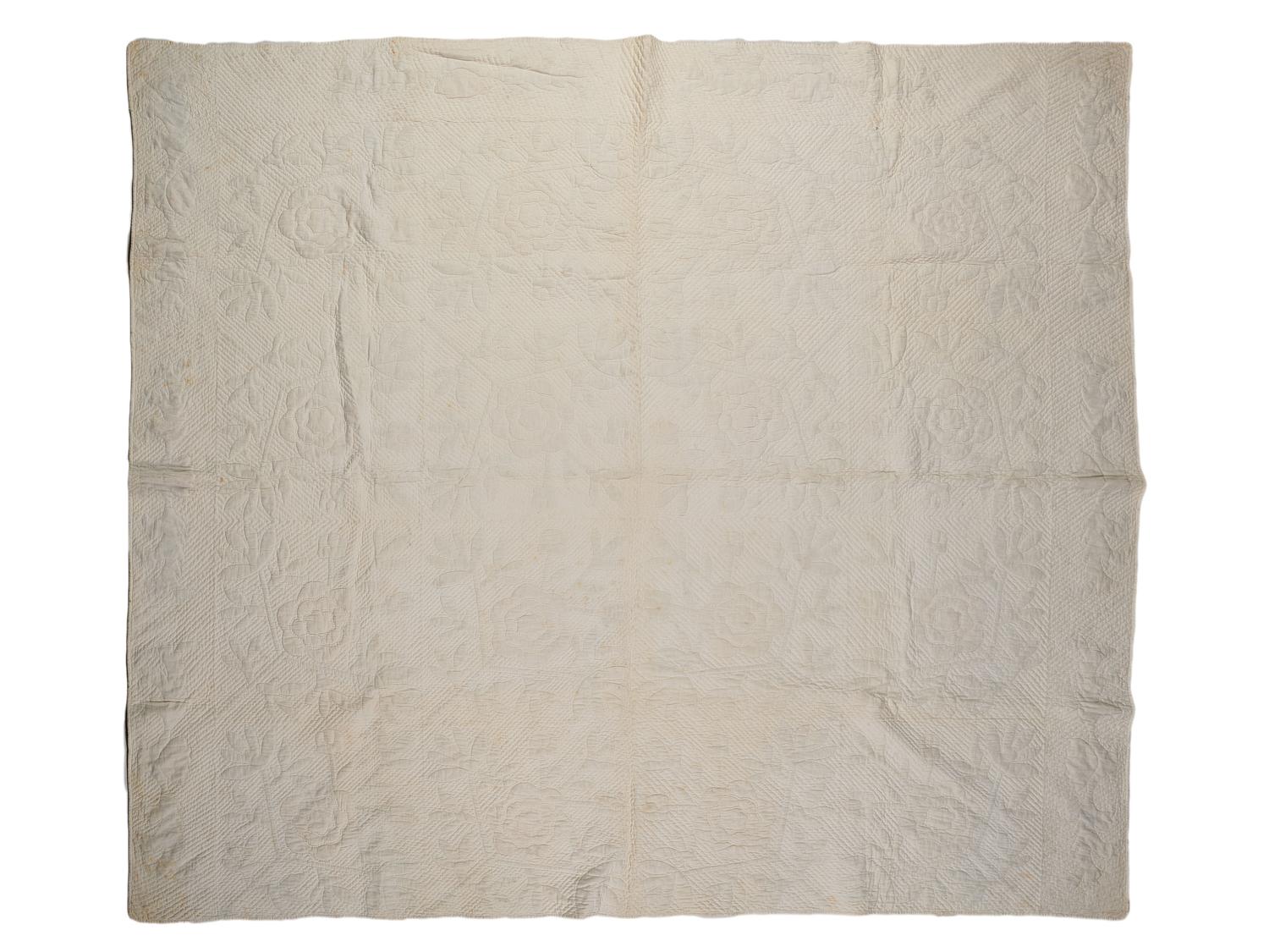 A Rose of Sharon Applique Pieced Cotton Quilt