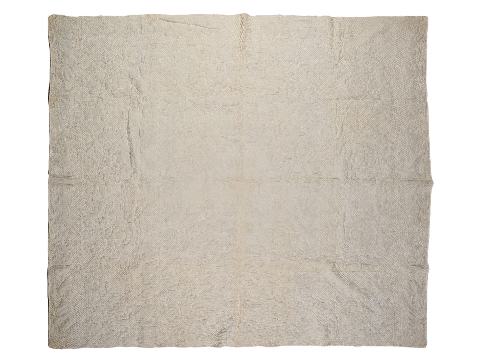 A Rose of Sharon Applique Pieced Cotton Quilt