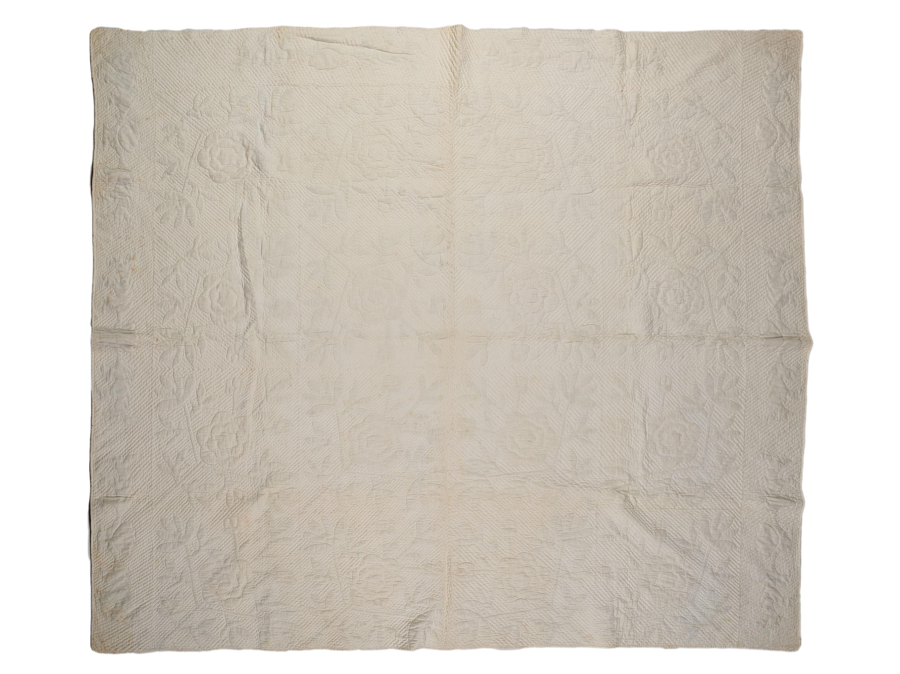 A Rose of Sharon Applique Pieced Cotton Quilt