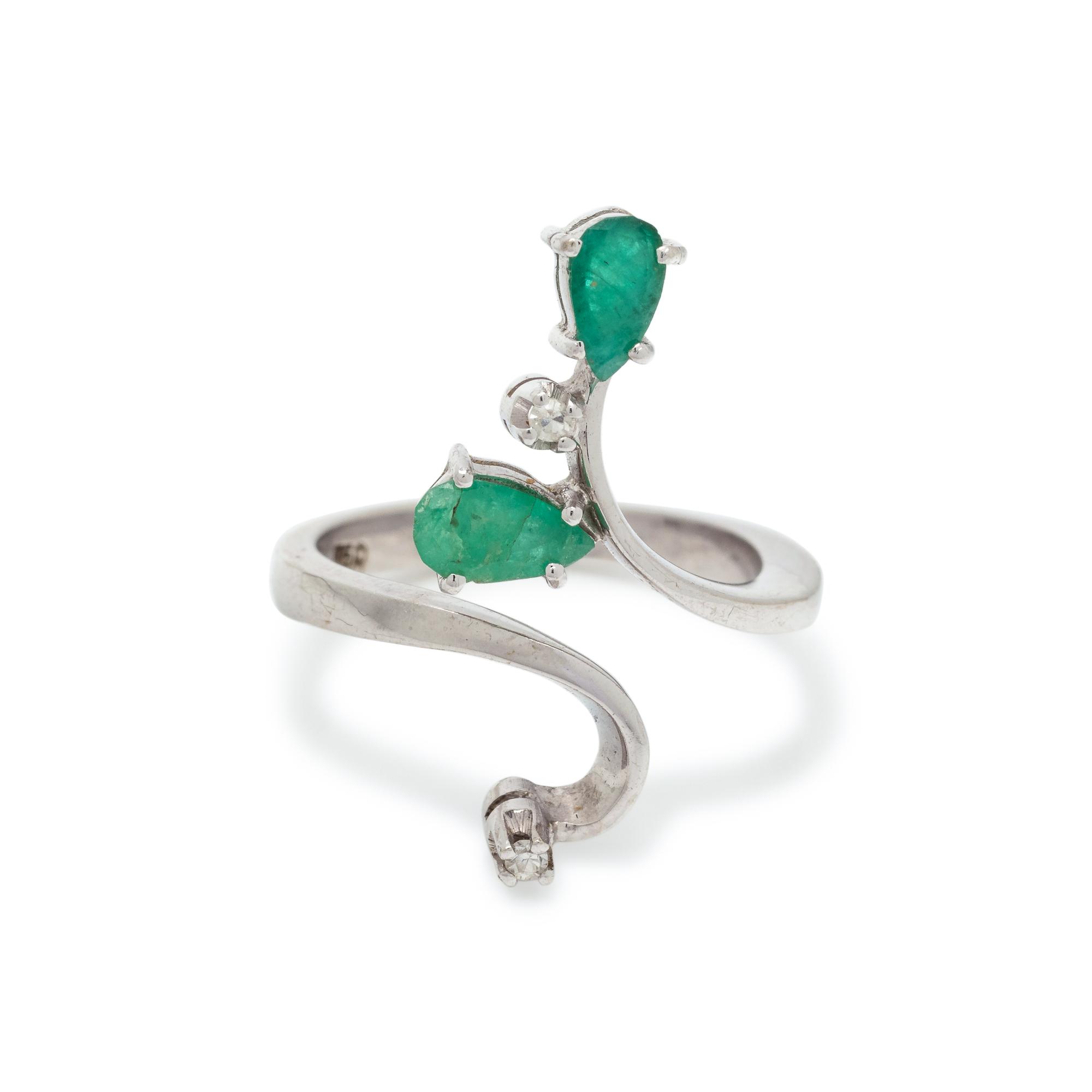 EMERALD AND DIAMOND RING