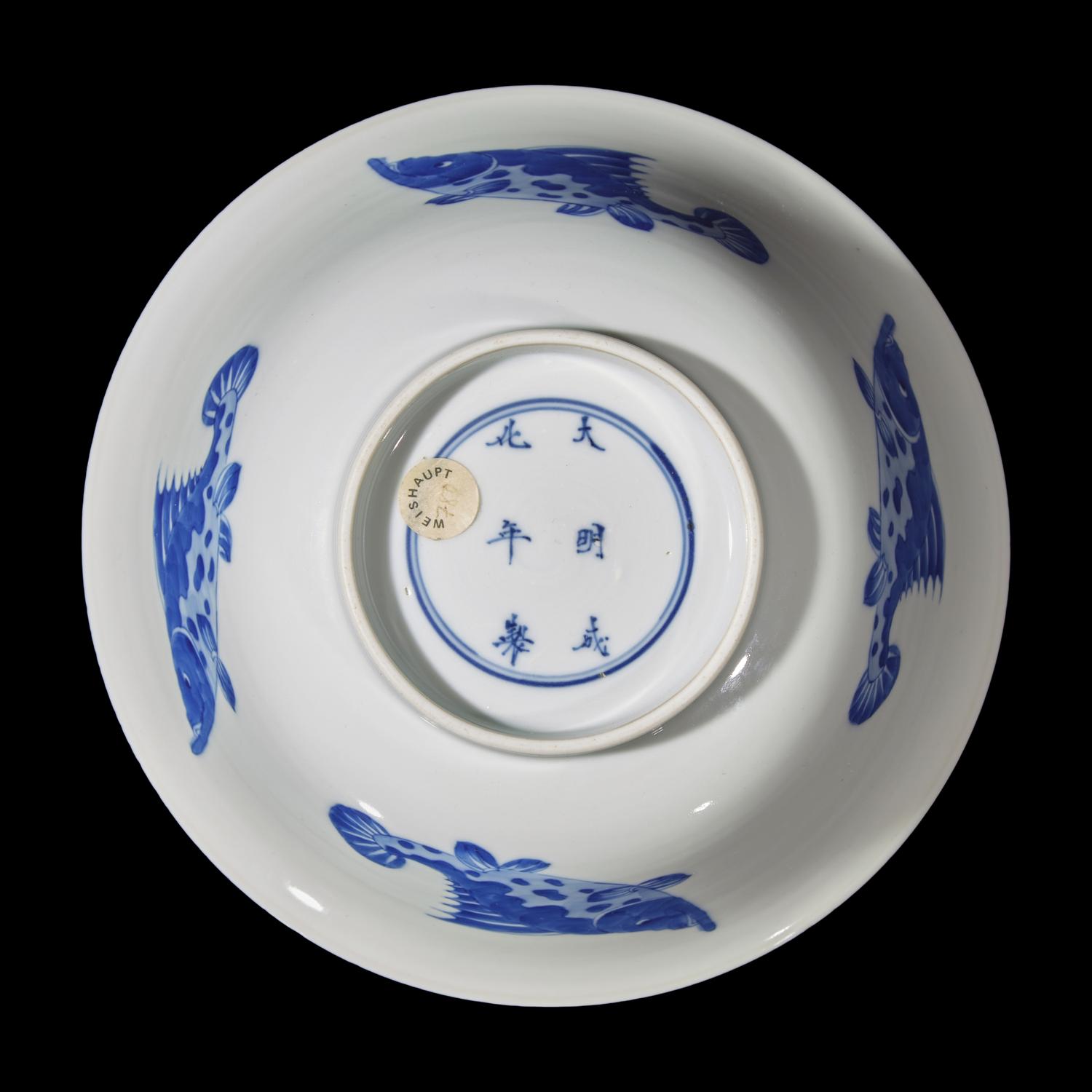 A Chinese Blue and White Porcelain 'Fishes' Bowl, Kangxi Period 清康熙 青花三魚紋碗