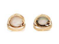 PAIR OF YELLOW GOLD AND DYED CULTURED MABE PEARL RINGS