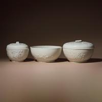 Three Large Chinese Blanc-de-Chine Molded Porcelain Bowls and Two Covers, Late 17th-18th Century — 清早期 德化白瓷模印花卉紋蓋碗三件