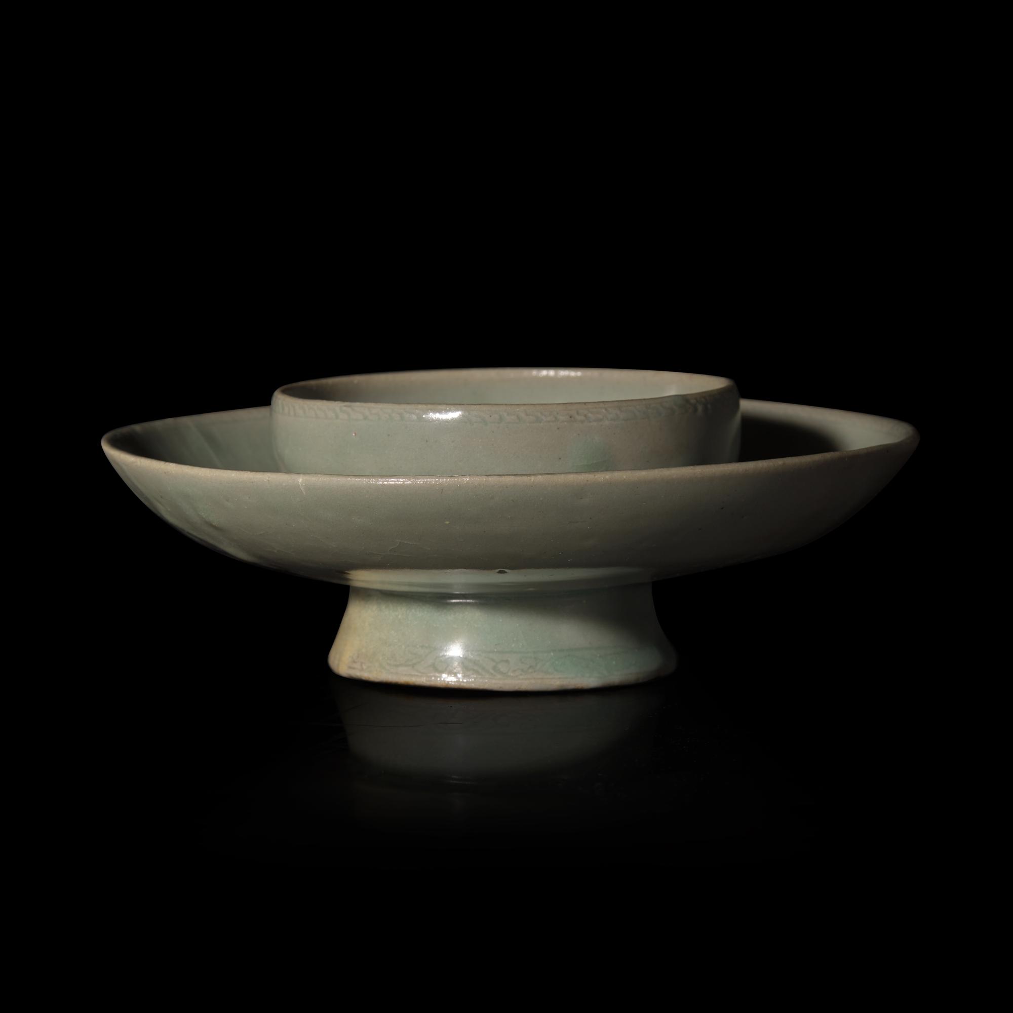 A Korean Celadon Cup Stand, 12th/13th Century 十二-十三世紀 高麗青瓷盞托