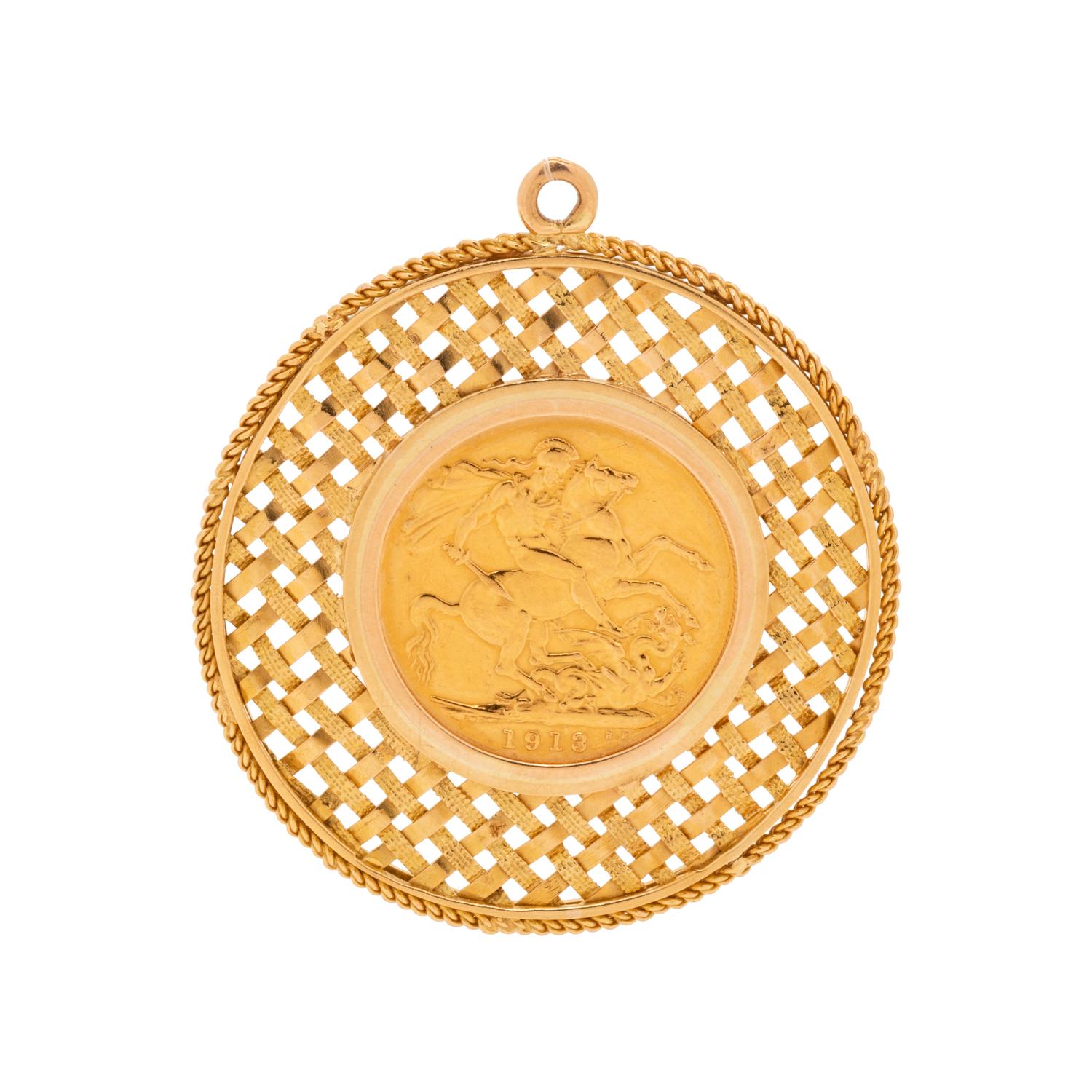 YELLOW GOLD AND BRITISH SOVEREIGN COIN PENDANT