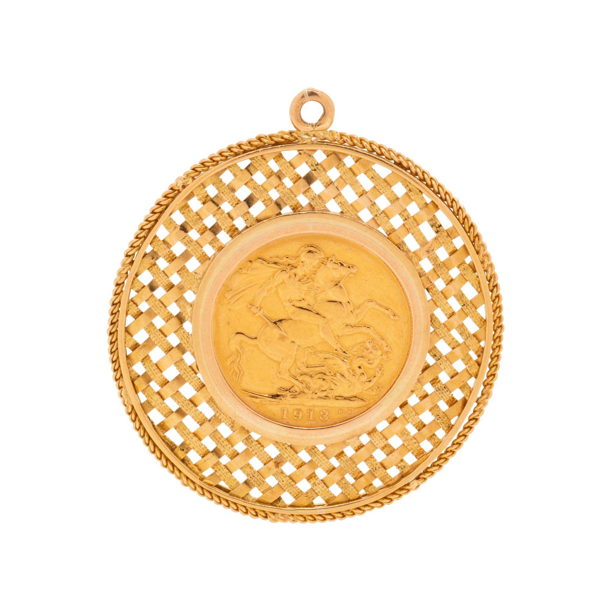 YELLOW GOLD AND BRITISH SOVEREIGN COIN PENDANT