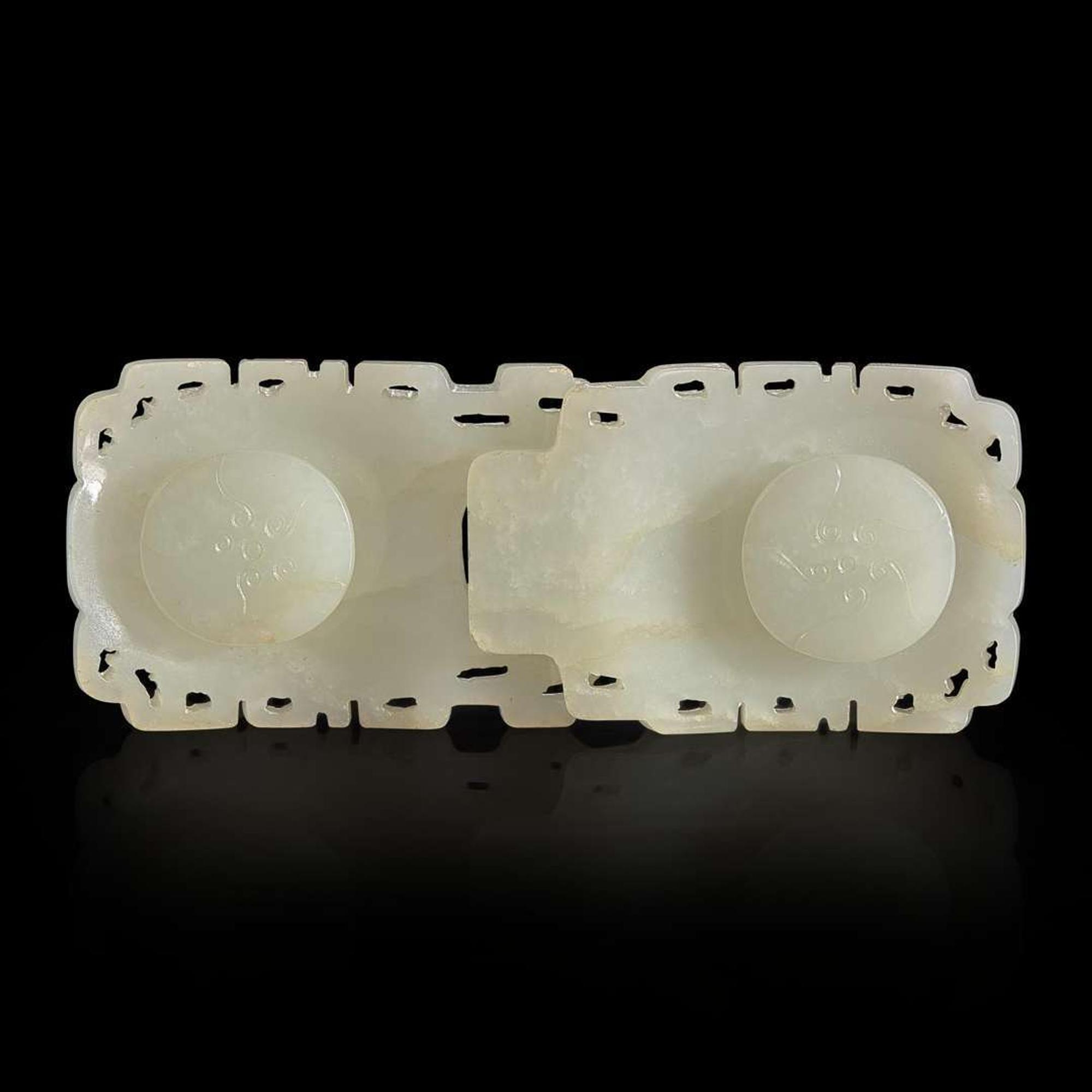A Chinese carved white jade buckle 白玉带扣 Qing dynasty, 18/19th century ? ???????