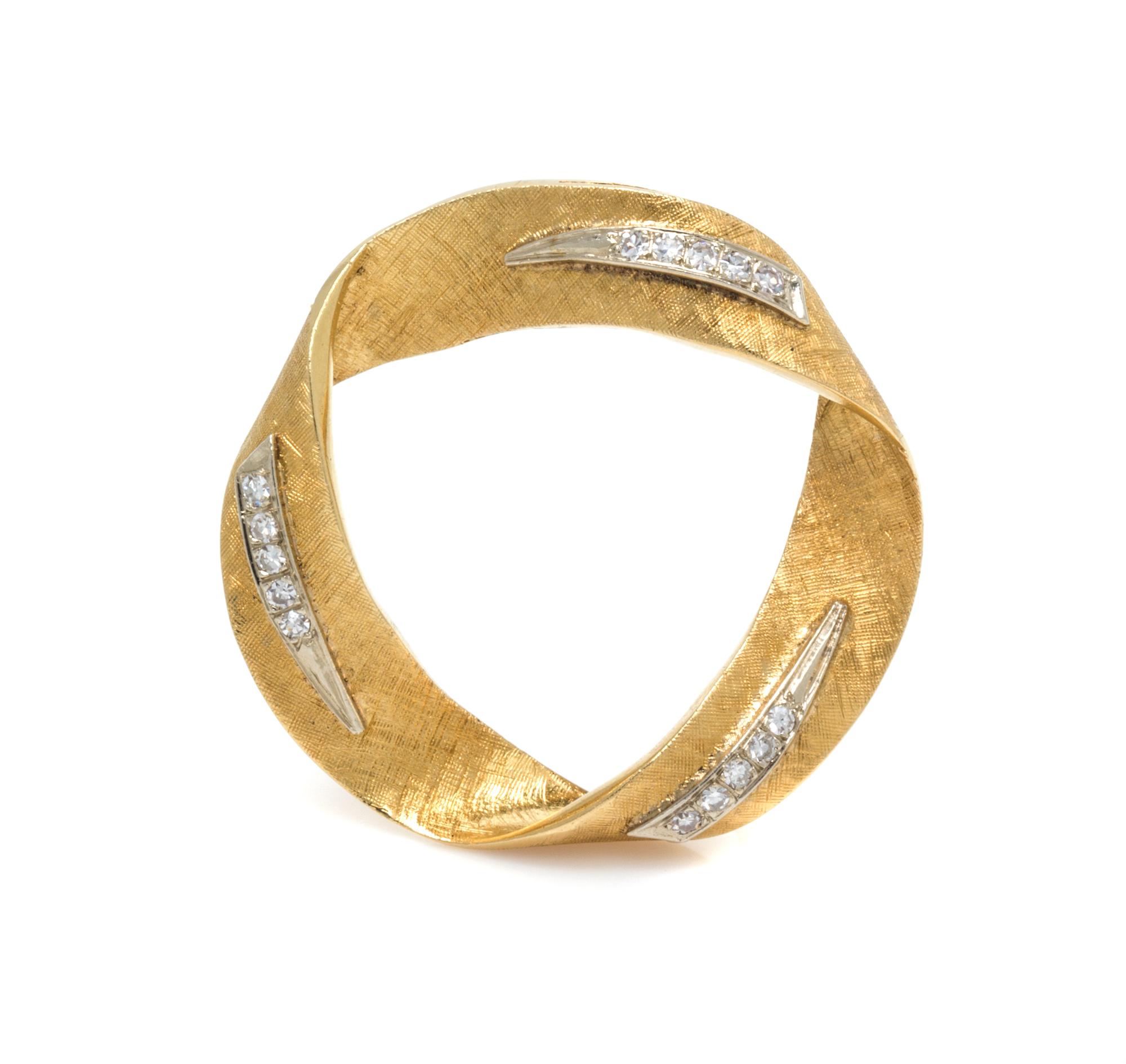 An 18 Karat Yellow Gold and Diamond Brooch, 7.50 dwts.