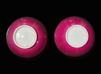 A pair of Chinese ruby-back tea bowls 粉地茶圓一對