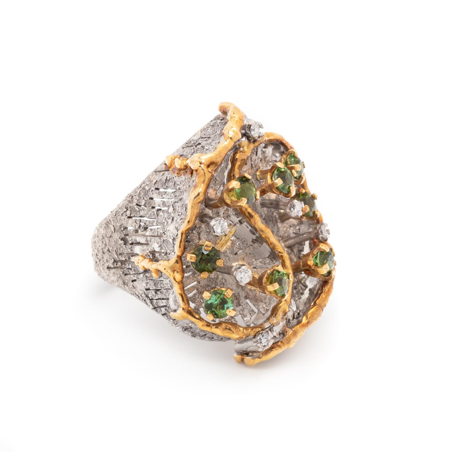 CHARLES DE TEMPLE, MODERNIST, DIAMOND AND PERIDOT RING