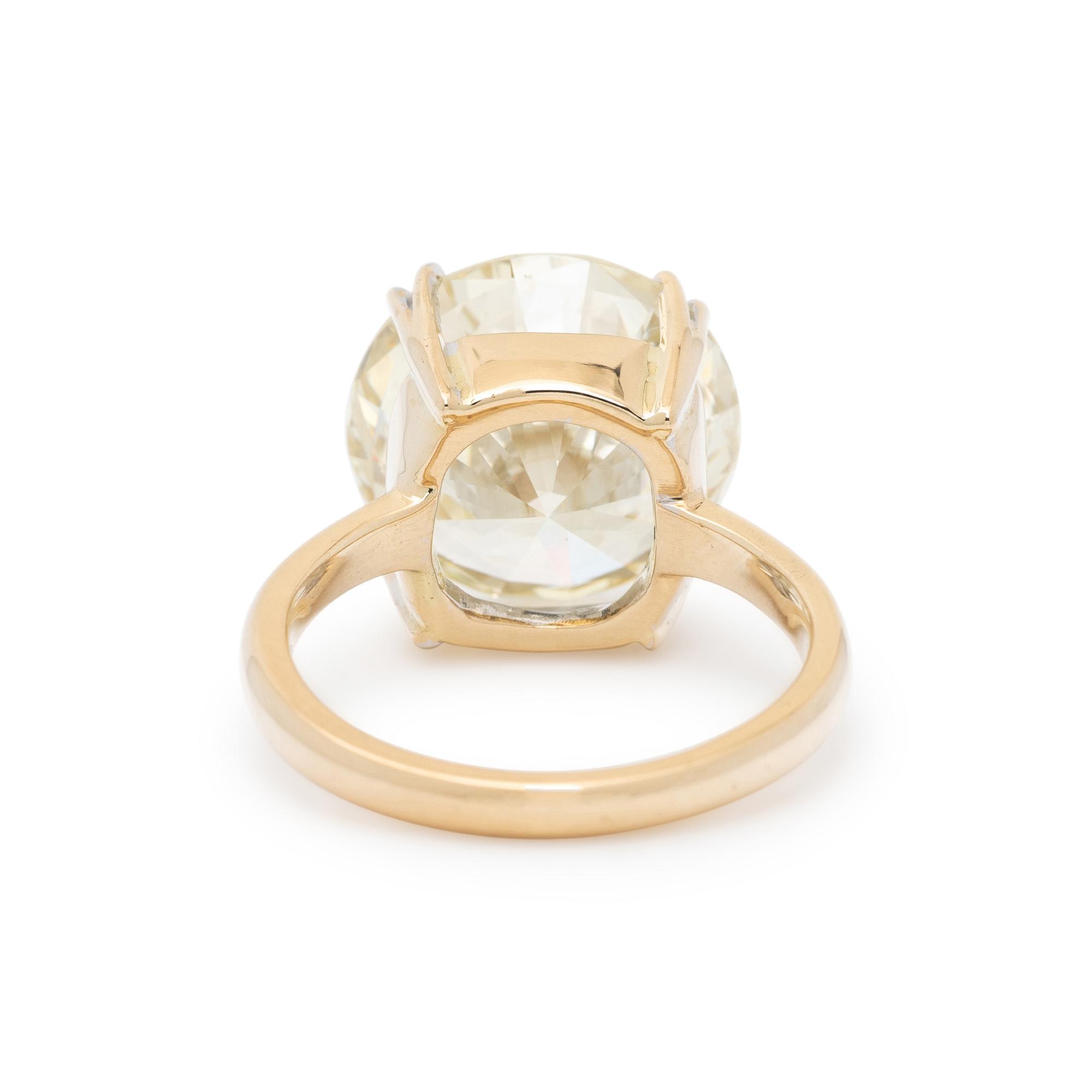 YELLOW GOLD AND DIAMOND RING