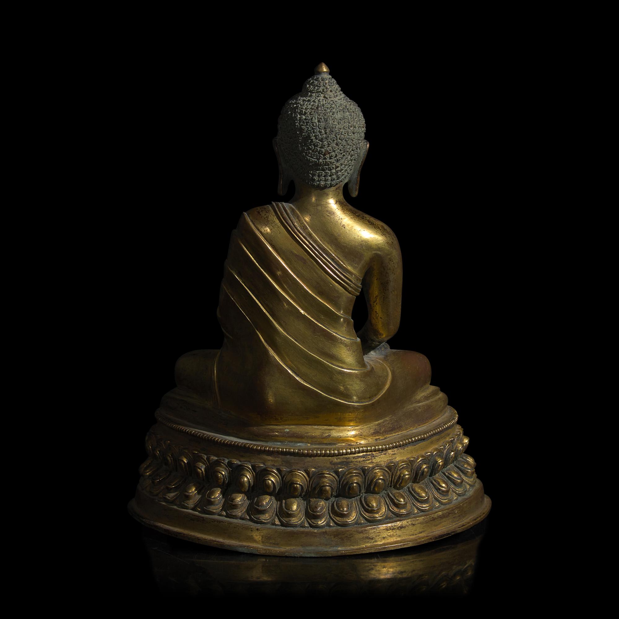 A Tibeto-Chinese Gilt Bronze Figure of Akshobhya 藏漢 鎏金銅 阿閦佛坐像