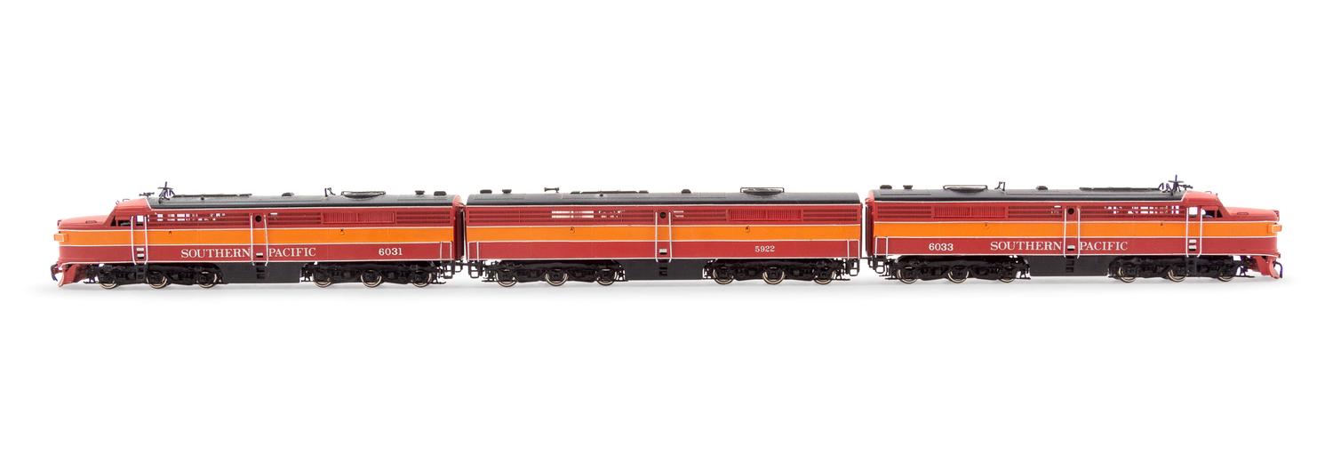 A Samhongsa Polychrome HO-Gauge Southern Pacific: Daylight Express 4-8-4 Locomotive and Extended Tender