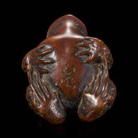 A carved wood "Toads" netsuke and carved walnut netsuke 日本核桃蟾蜍与根付两件 Edo/Meiji period ?????