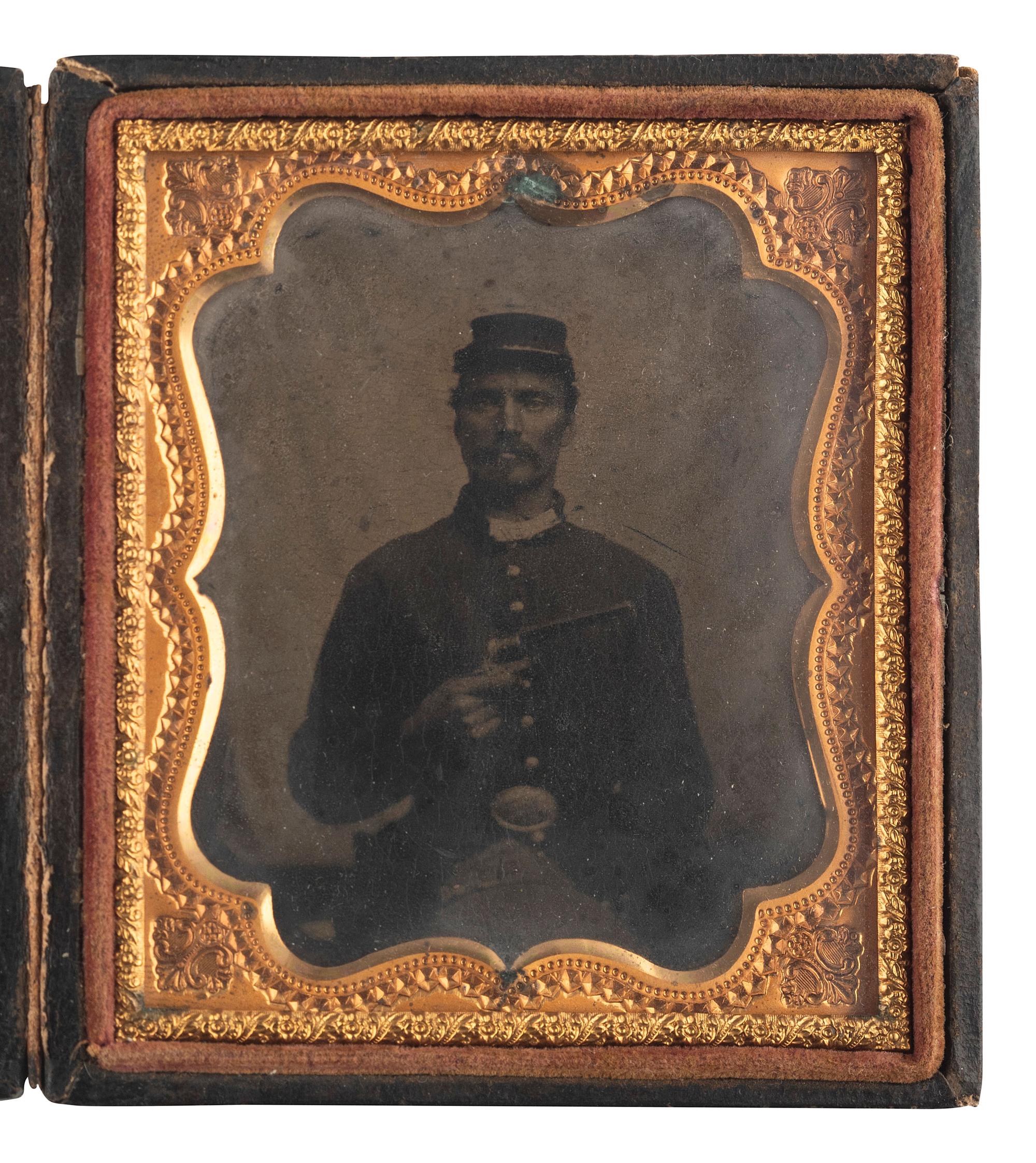 [CIVIL WAR]. A group of 2 tintypes of Union soldiers, incl. full plate and sixth plate portraits.