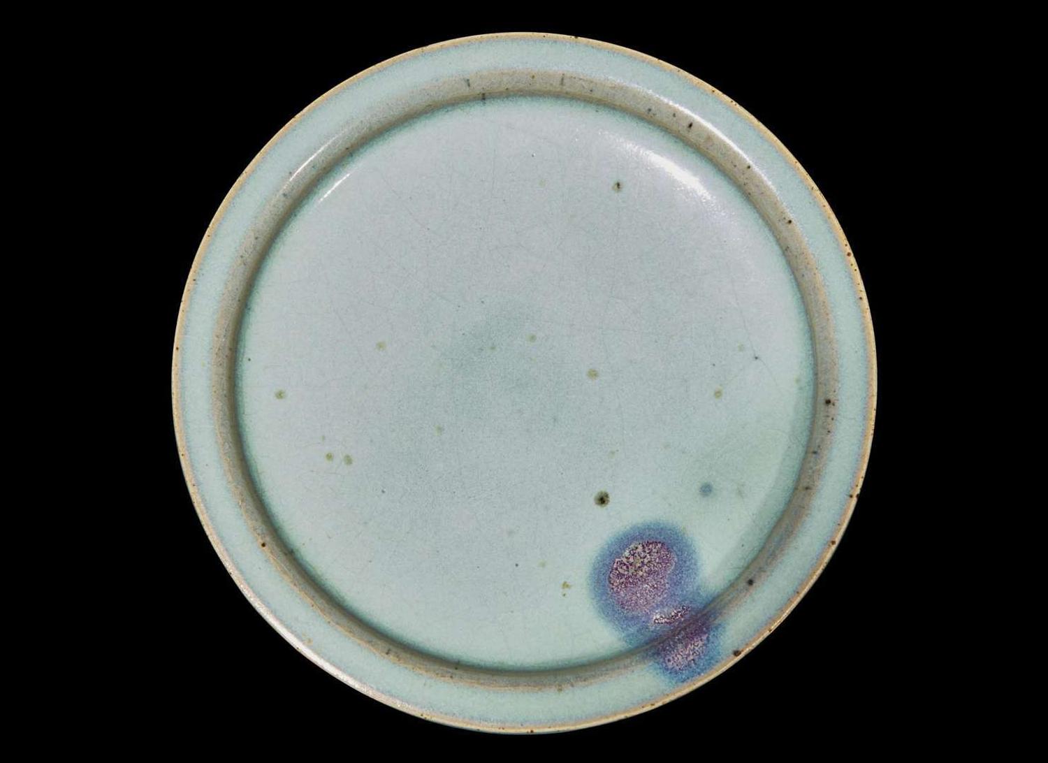A Chinese Jun ware purple-splashed dish, Yuan dynasty 鈞窯天青釉紫斑盤 元