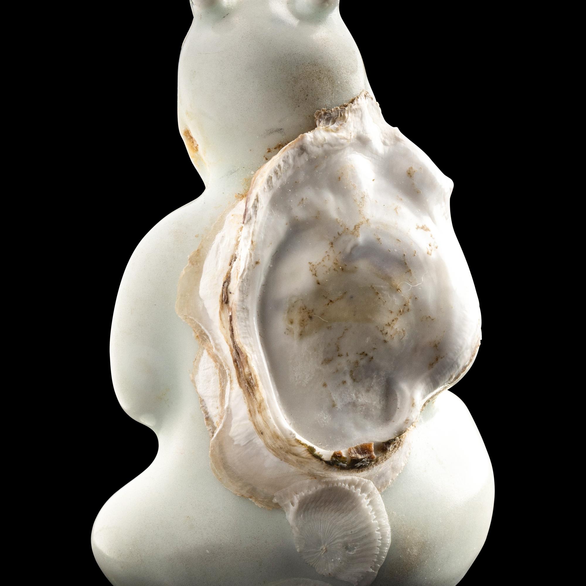 A Chinese Blue and White Porcelain Boy, Yongzheng Period 清雍正約1725年 越南金瓯沉船海撈青花瓷童子