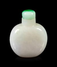 A Russet, Pale Lavender and Greyish White Jadeite Snuff Bottle