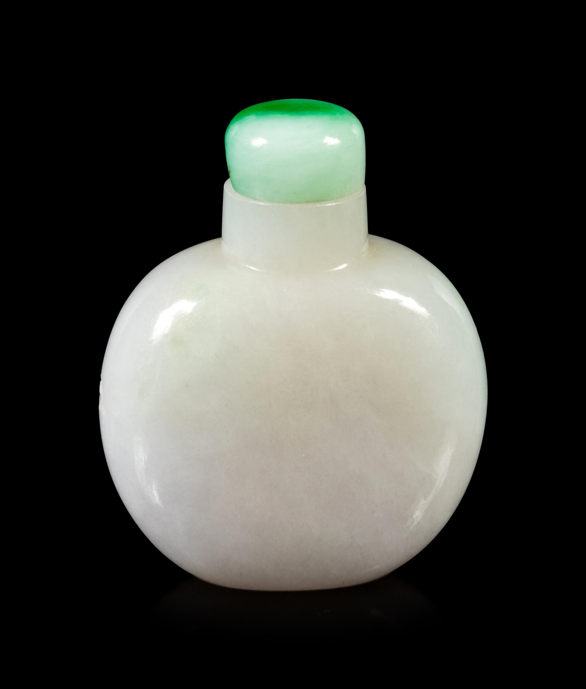 A Russet, Pale Lavender and Greyish White Jadeite Snuff Bottle