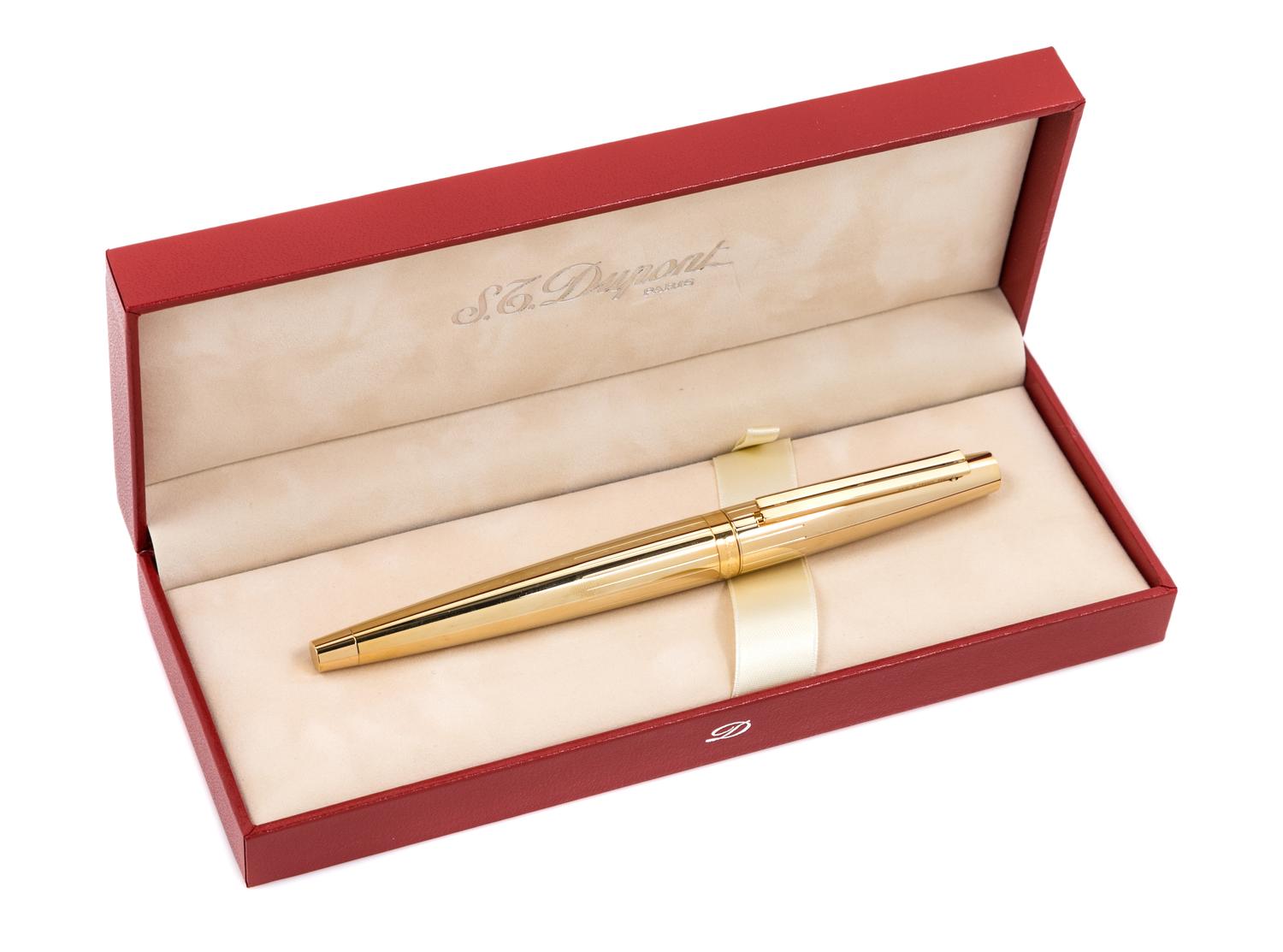 An S.T. Dupont Gold-Plated Ellipsis Fountain Pen