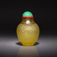 A Chinese Pale Yellow Glass "Basketweave" Snuff Bottle, Qianlong Mark — 乾隆款 黃料簸籮紋鼻烟壺