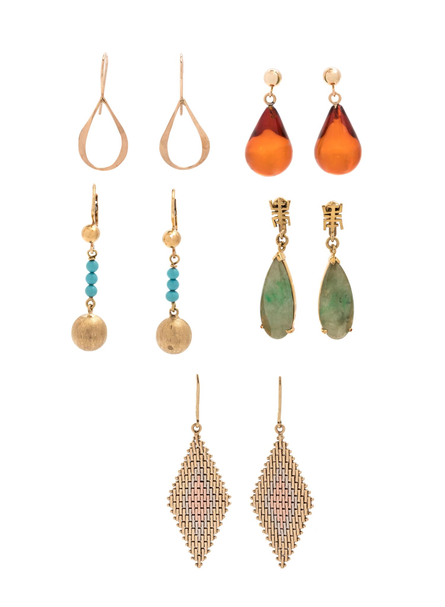 COLLECTION OF YELLOW GOLD EARRINGS