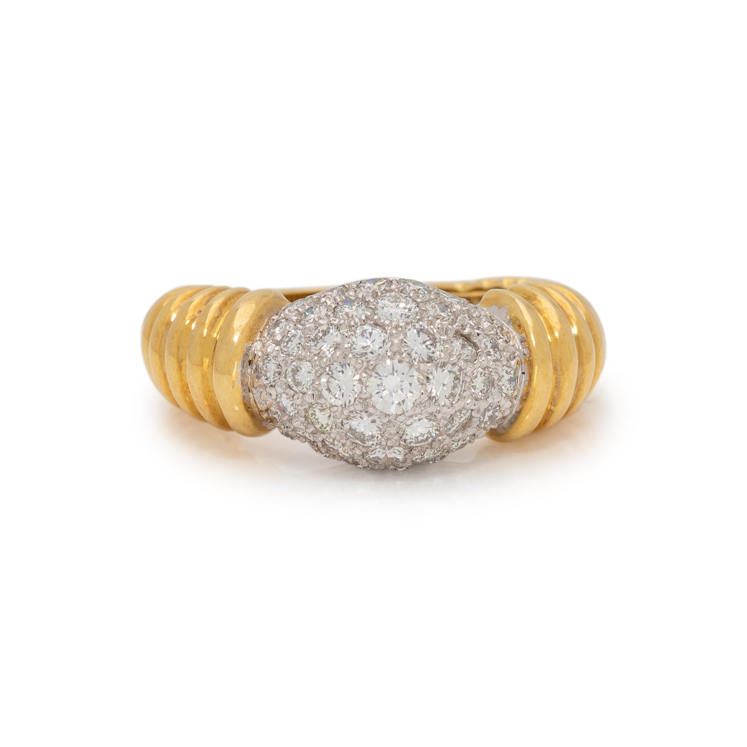 YELLOW GOLD AND DIAMOND SET