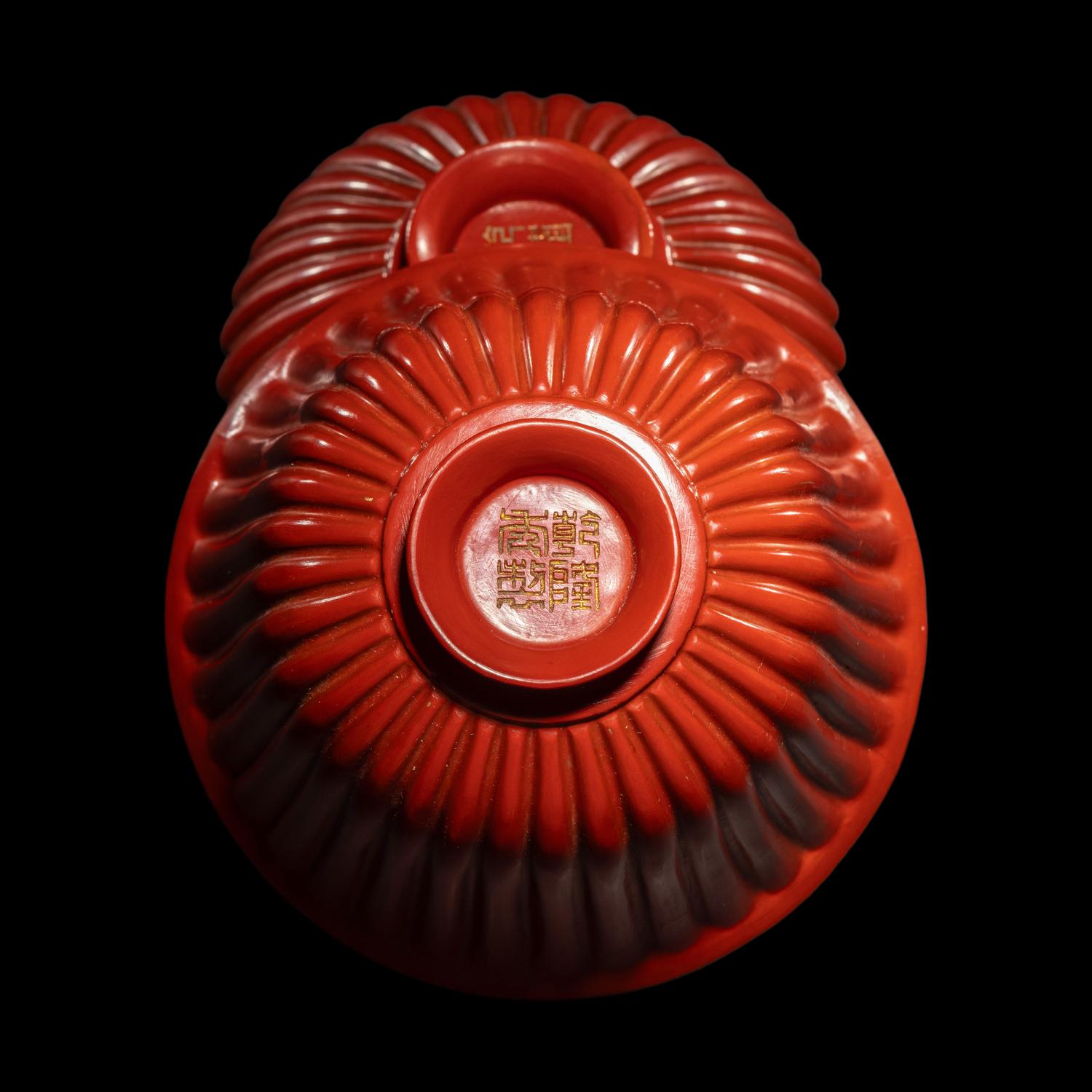 A Fine Red Lacquer Inscribed 'Chrysanthemum' Tea Bowl and Cover, Qianlong Mark 乾隆年製款 朱漆御題詩菊瓣式蓋碗