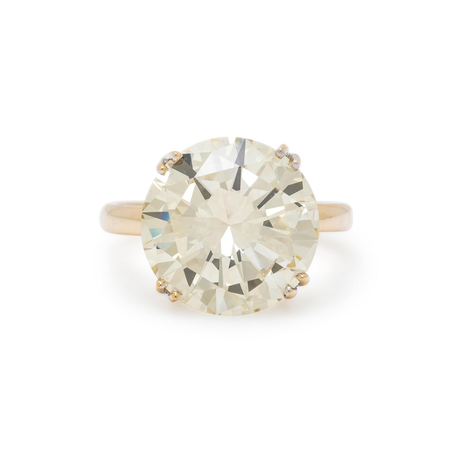 YELLOW GOLD AND DIAMOND RING