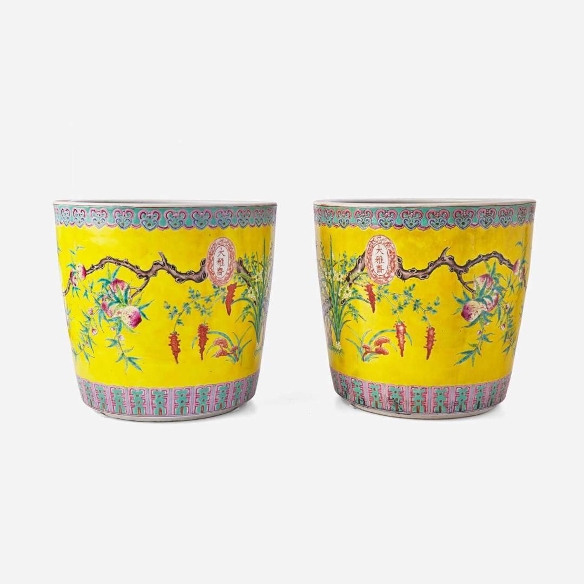 A pair of Chinese famille rose-enameled porcelain "Dayazhai"-type jardinières 粉彩大雅齋花盆一對