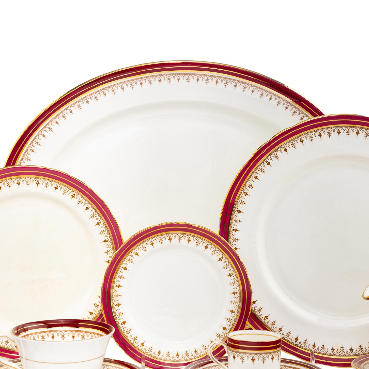 An Aynsley Durham Porcelain Dinner Service