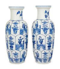 A Pair of Chinese Export Porcelain Vases