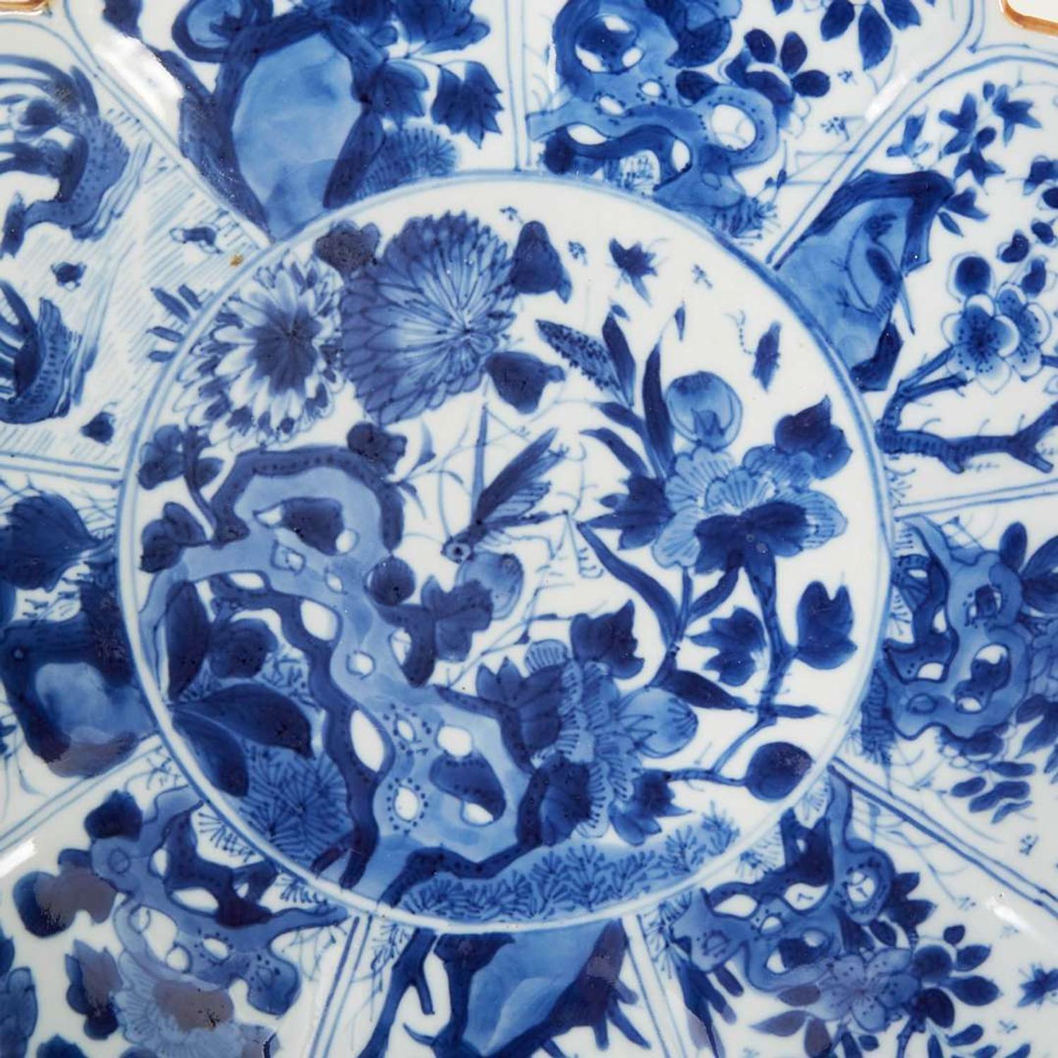 A group of three Chinese blue and white porcelain lotus-form dishes 莲瓣青花瓷一组三件 Kangxi period ? ??