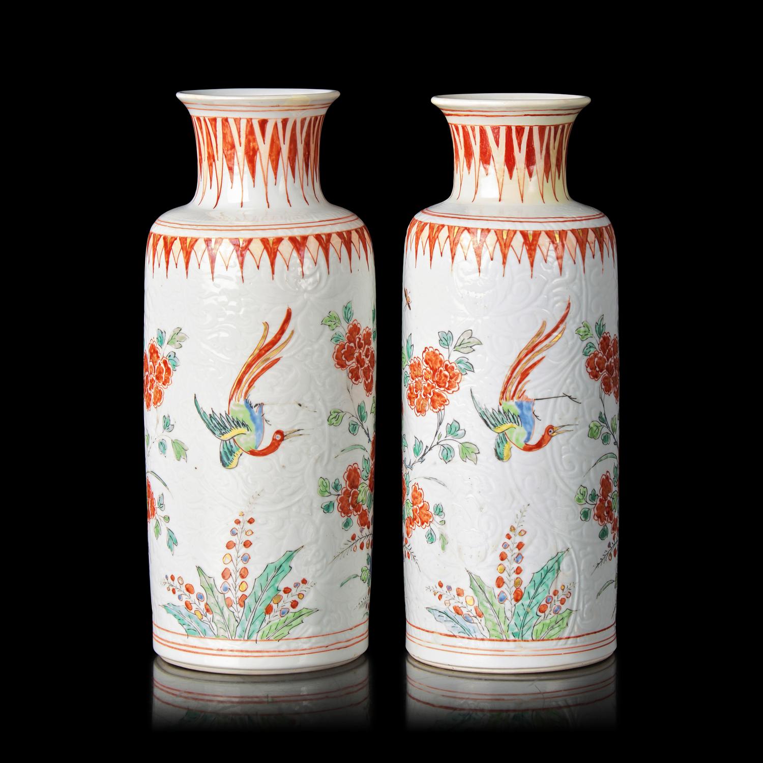 A Matched Pair of Dutch-Decorated Chinese Rouleau Vases, Kangxi Period 清康熙 五彩紙槌瓶兩件