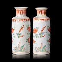 A Matched Pair of Dutch-Decorated Chinese Rouleau Vases, Kangxi Period 清康熙 五彩紙槌瓶兩件