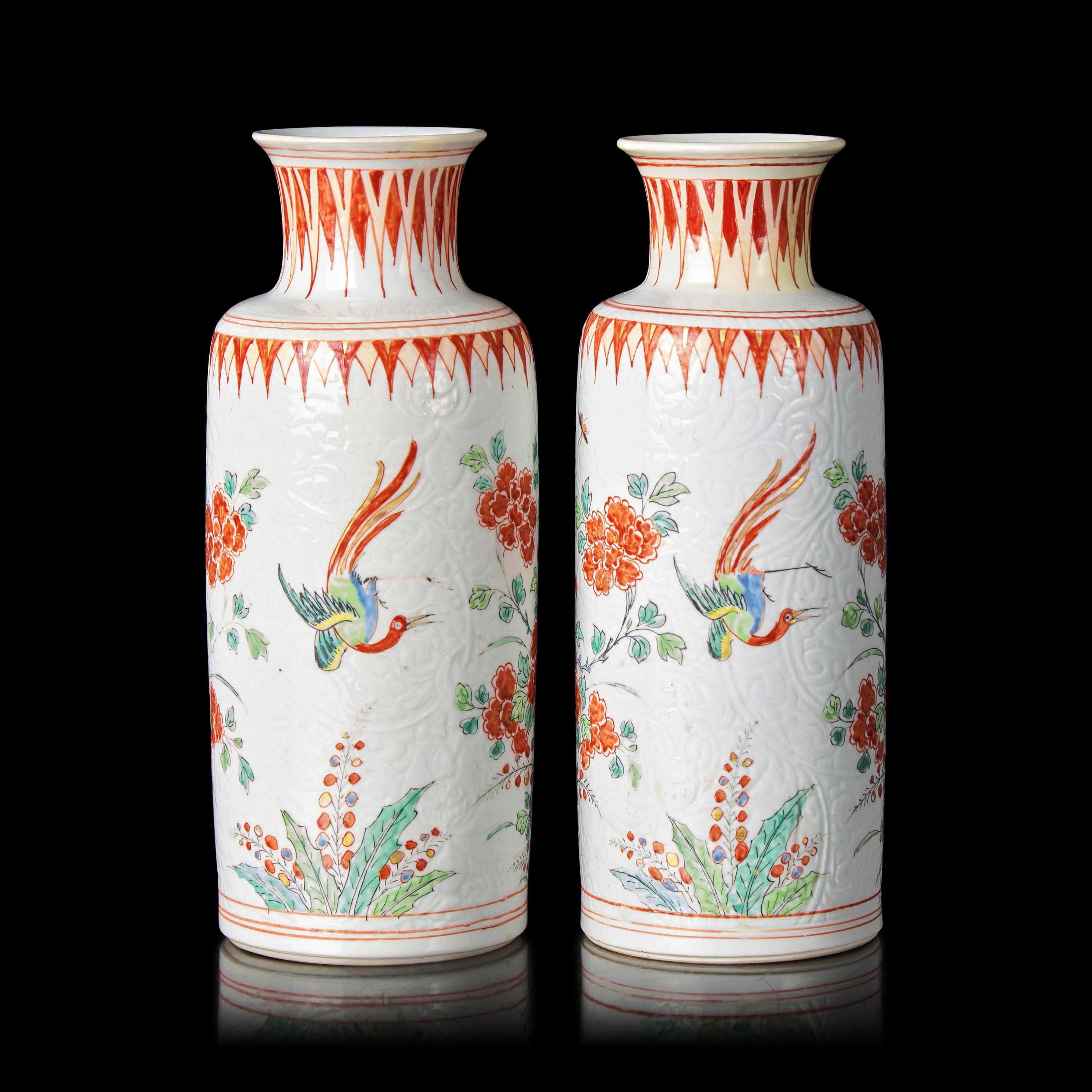 A Matched Pair of Dutch-Decorated Chinese Rouleau Vases, Kangxi Period 清康熙 五彩紙槌瓶兩件